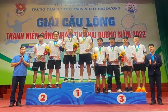 Gần 100 tay vợt tham gia Giải cầu lông thanh niên công nhân Hải Dương